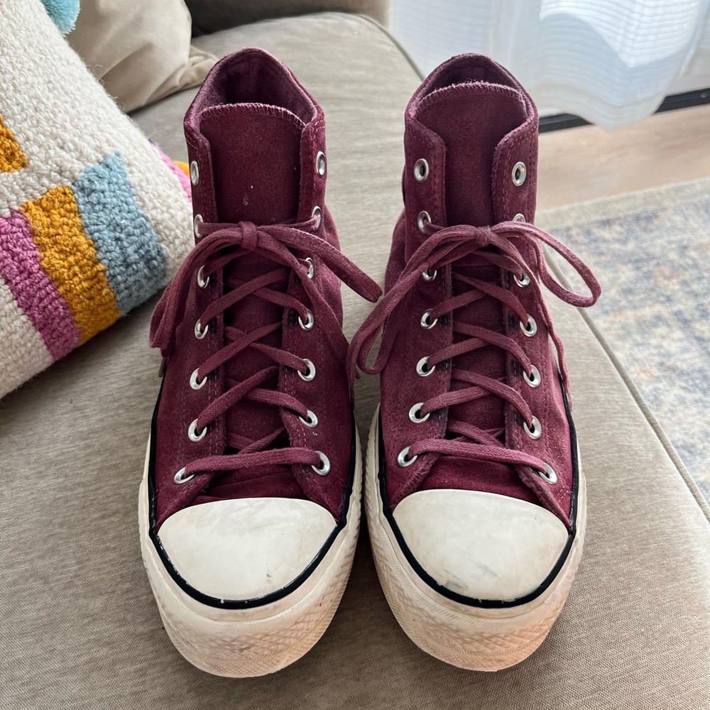 Super Cute Platform Converse High Tops Size 10 Women’s!